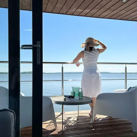 Comfortable House On The Water For 3 People * Lazy (West Pomeranian)