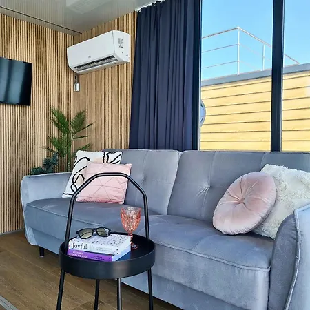 Comfortable House On The Water For 3 People Botel